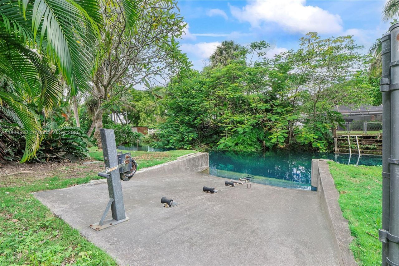 7605 SW 160th Ter, Palmetto Bay, FL 33157 Photo