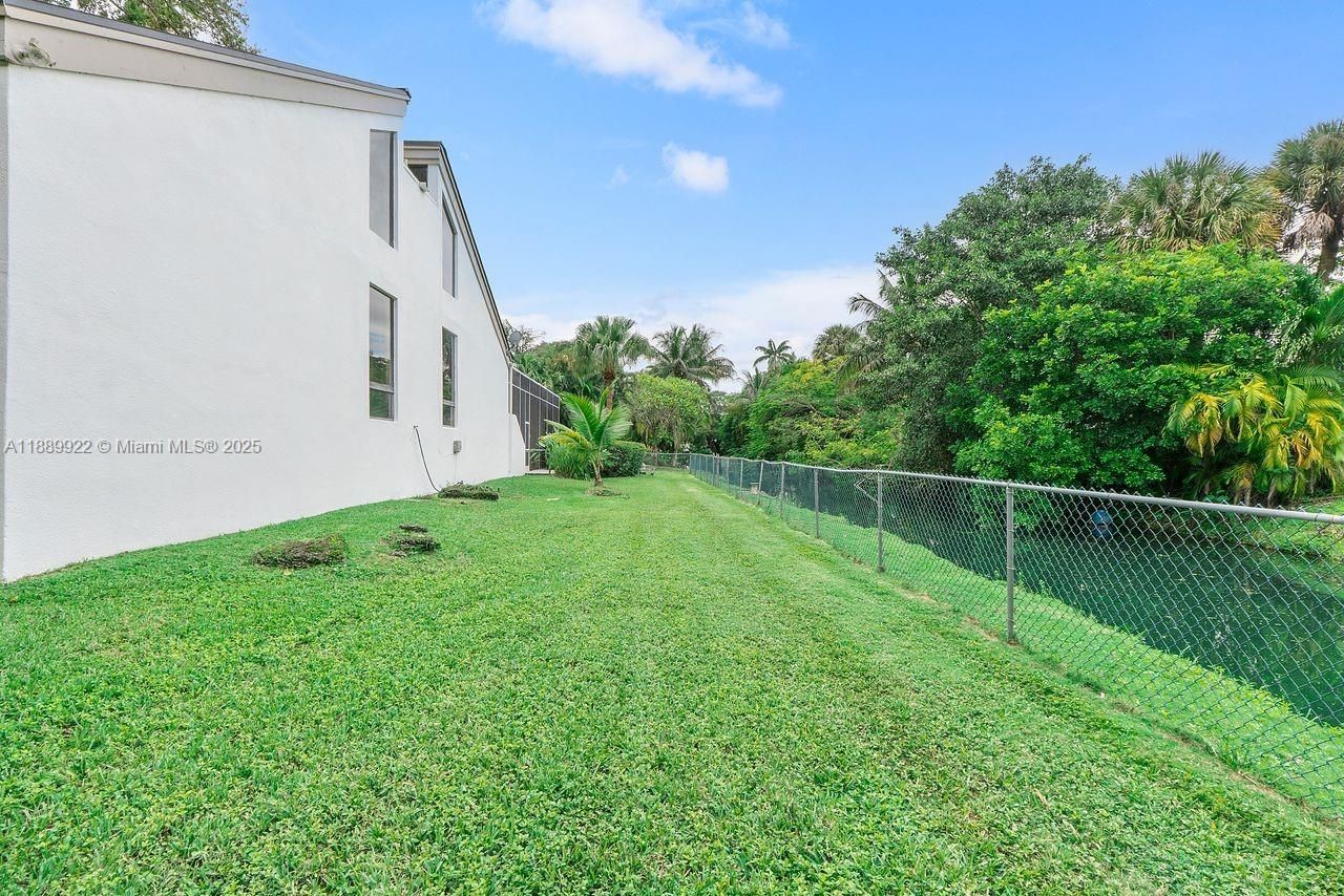 7605 SW 160th Ter, Palmetto Bay, FL 33157 Photo