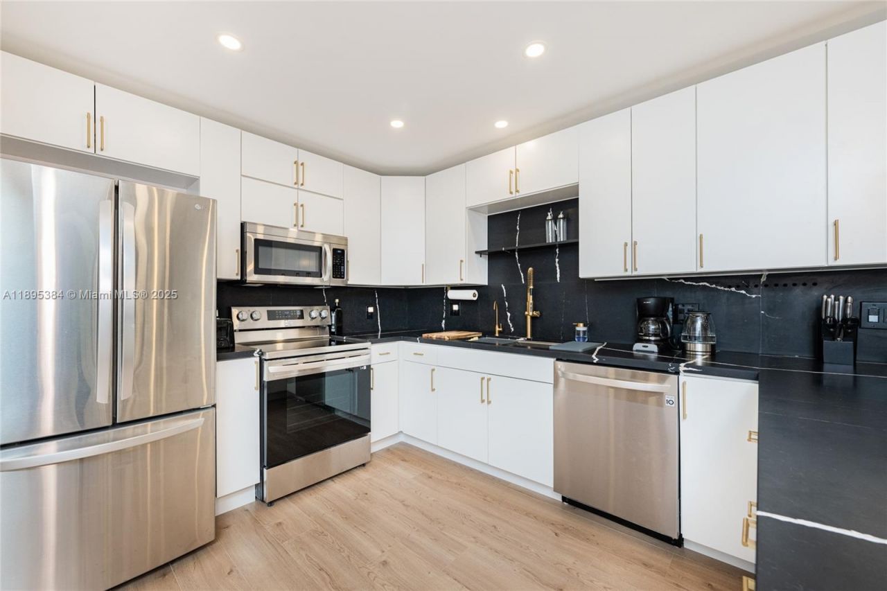 600 Three Islands Blvd, Unit 214, Hallandale Beach, FL 33009 Photo