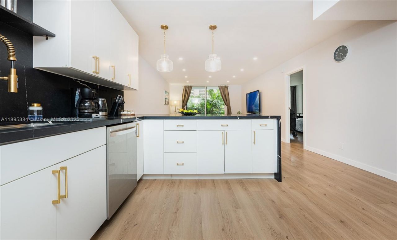 600 Three Islands Blvd, Unit 214, Hallandale Beach, FL 33009 Photo