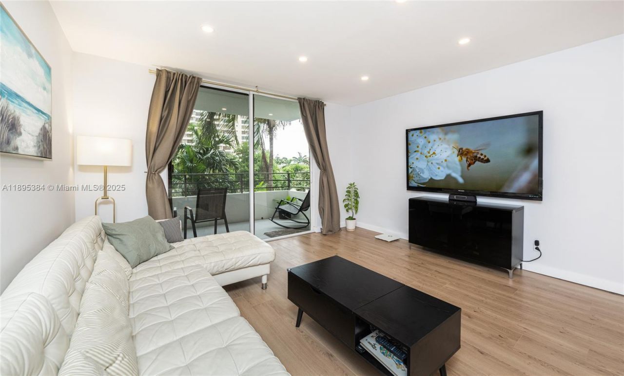 600 Three Islands Blvd, Unit 214, Hallandale Beach, FL 33009 Photo