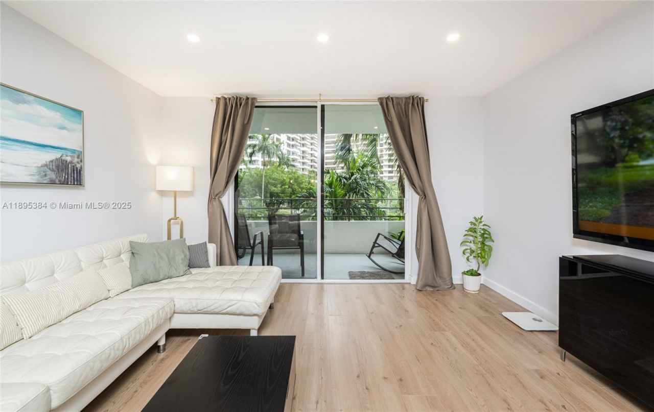 600 Three Islands Blvd, Unit 214, Hallandale Beach, FL 33009 Photo