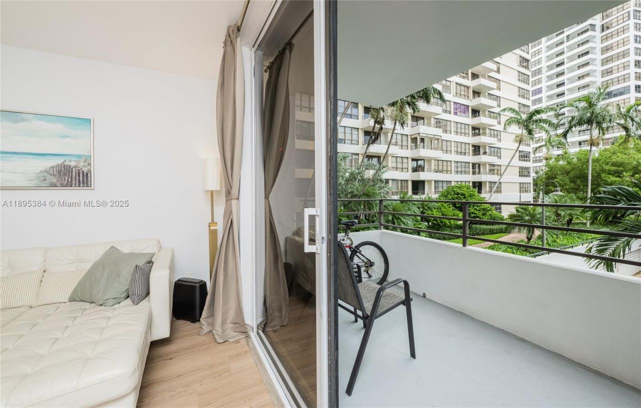 600 Three Islands Blvd, Unit 214, Hallandale Beach, FL 33009 Photo