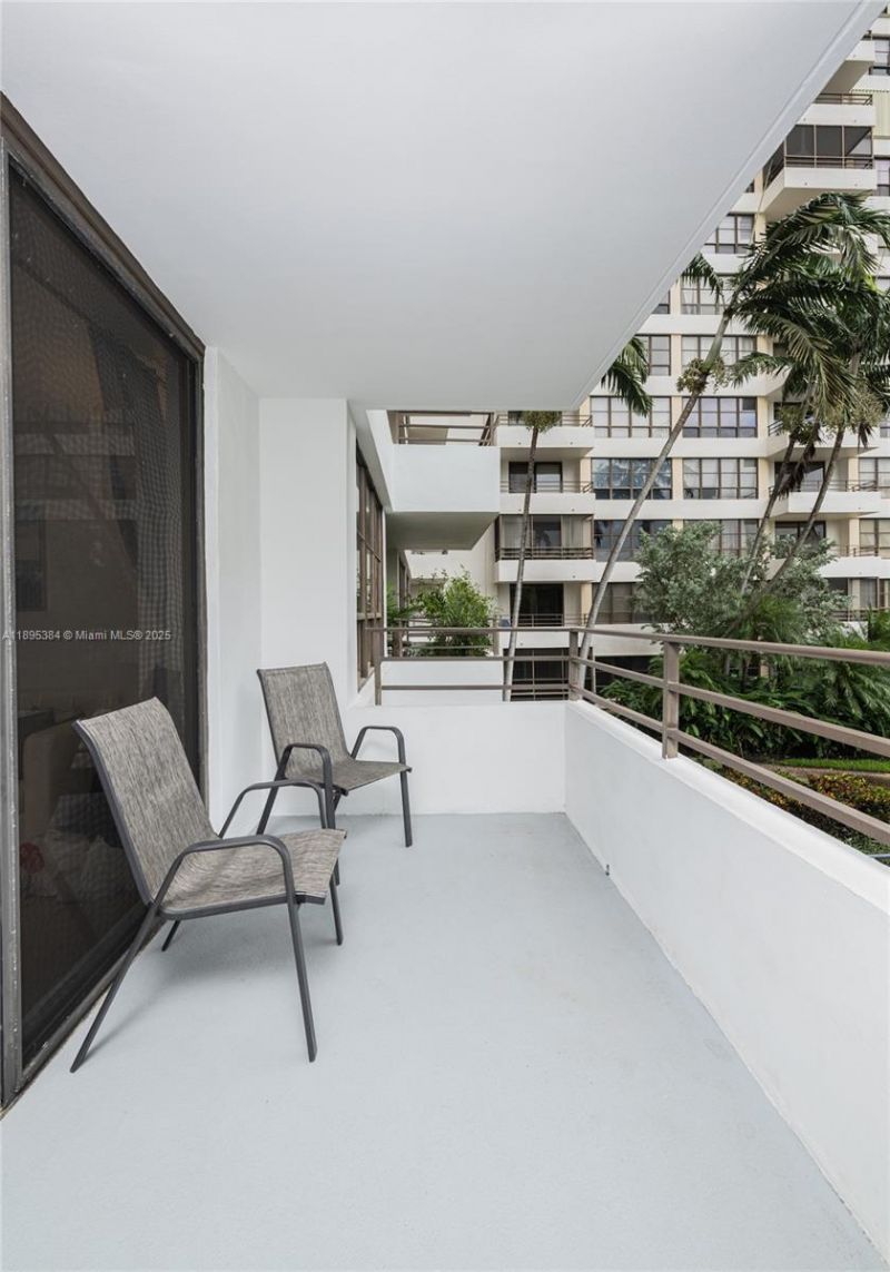 600 Three Islands Blvd, Unit 214, Hallandale Beach, FL 33009 Photo