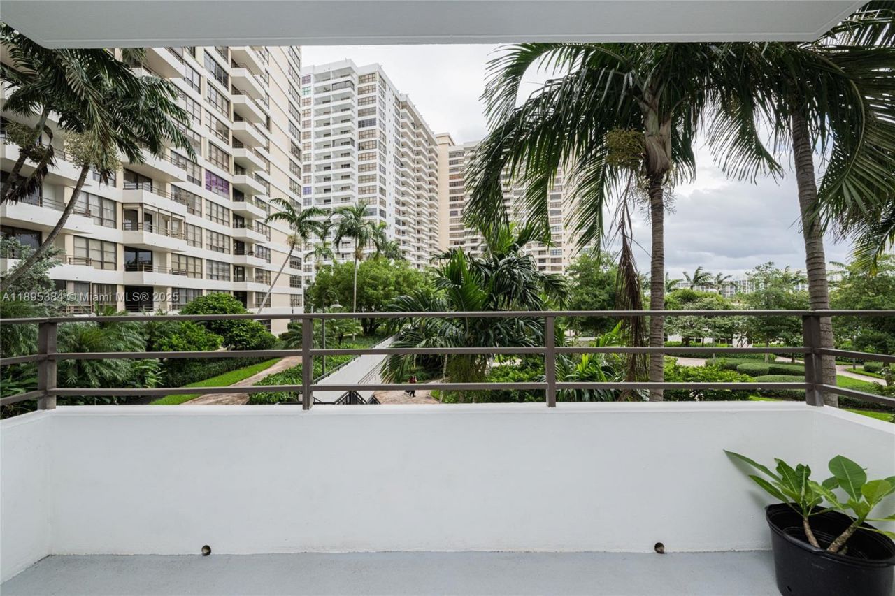 600 Three Islands Blvd, Unit 214, Hallandale Beach, FL 33009 Photo