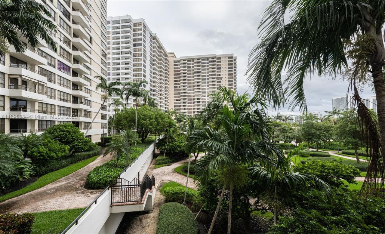 600 Three Islands Blvd, Unit 214, Hallandale Beach, FL 33009 Photo