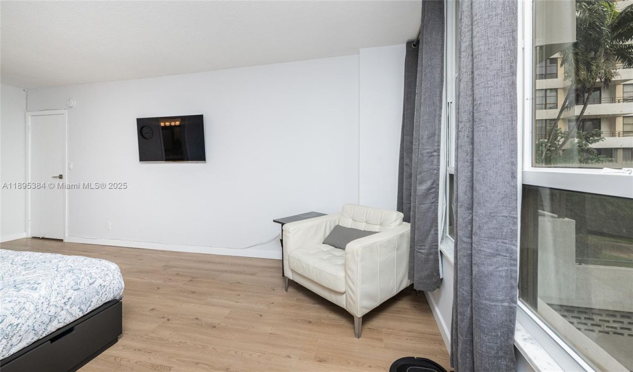 600 Three Islands Blvd, Unit 214, Hallandale Beach, FL 33009 Photo