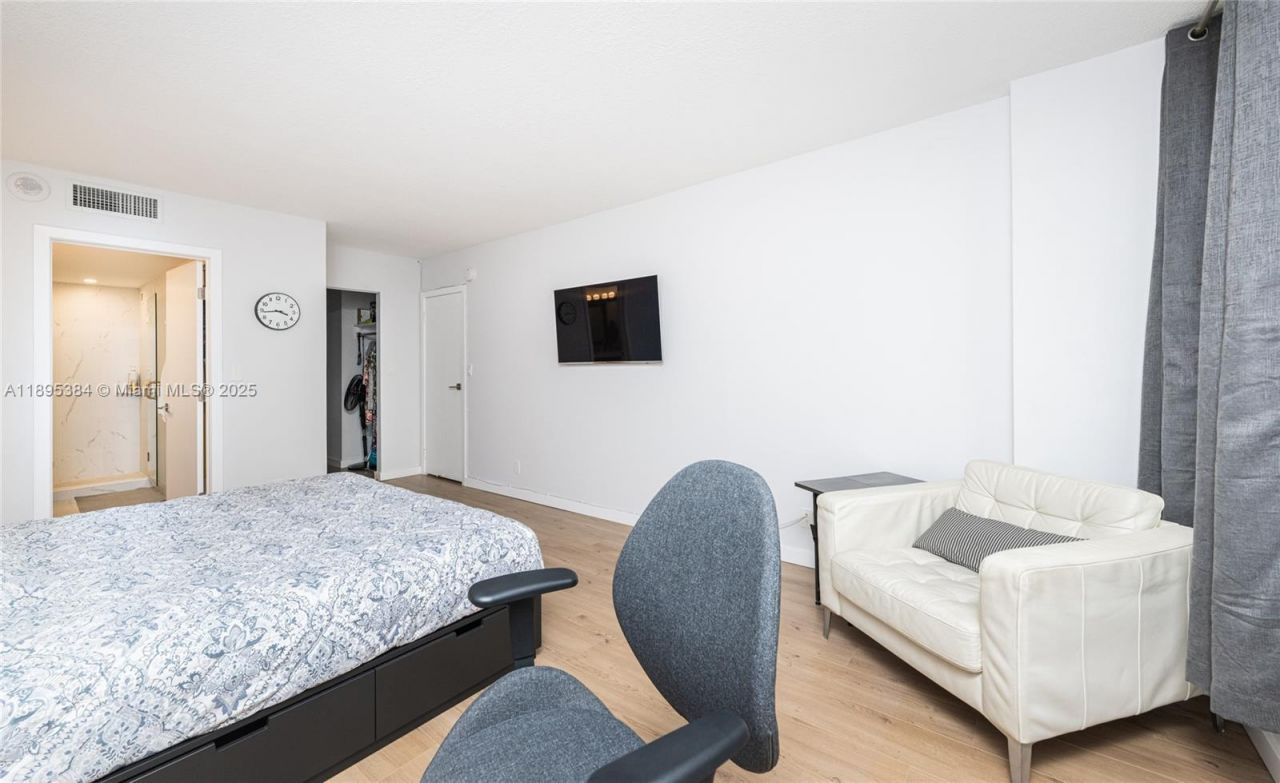 600 Three Islands Blvd, Unit 214, Hallandale Beach, FL 33009 Photo