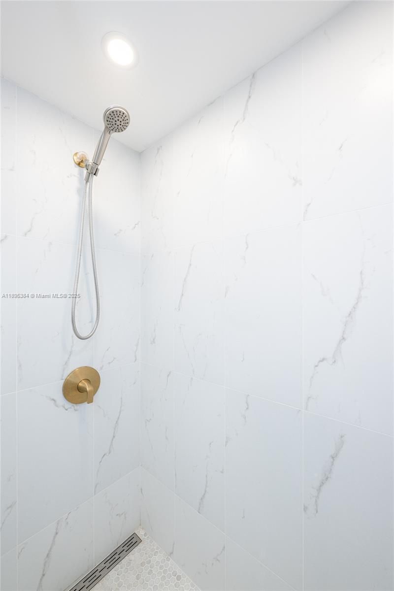 600 Three Islands Blvd, Unit 214, Hallandale Beach, FL 33009 Photo