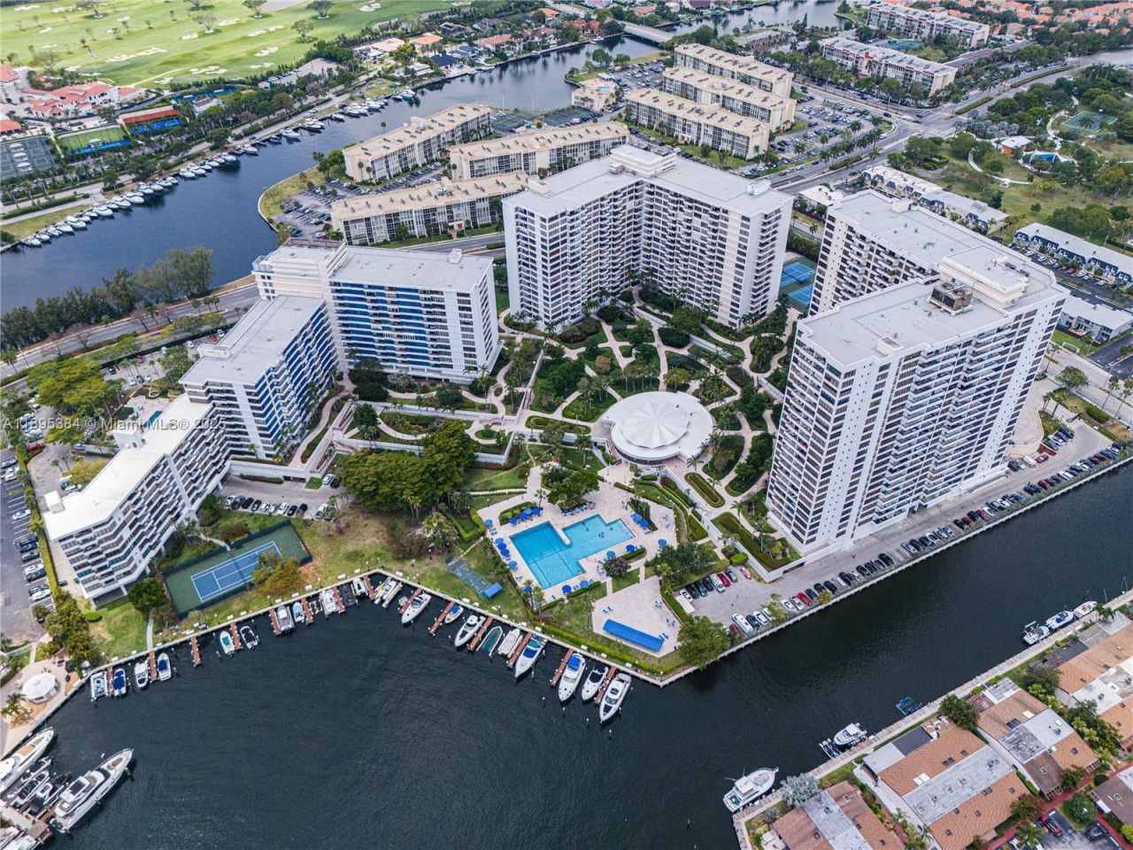 600 Three Islands Blvd, Unit 214, Hallandale Beach, FL 33009 Photo