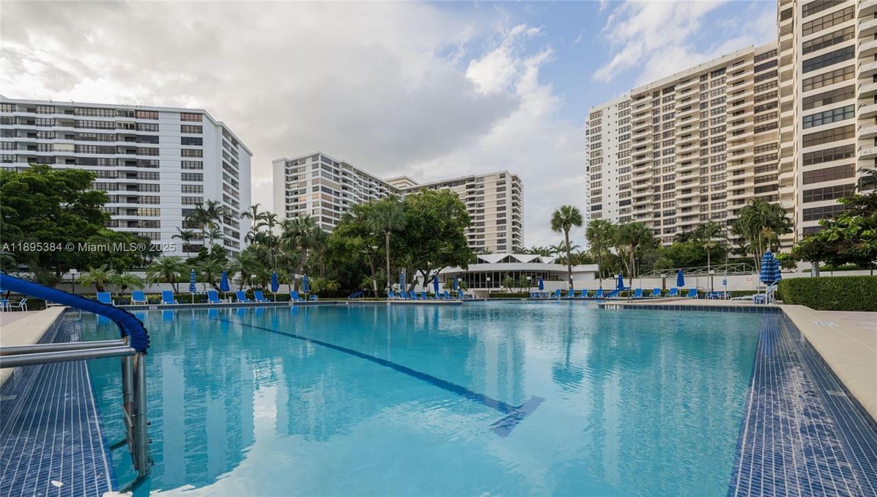 600 Three Islands Blvd, Unit 214, Hallandale Beach, FL 33009 Photo