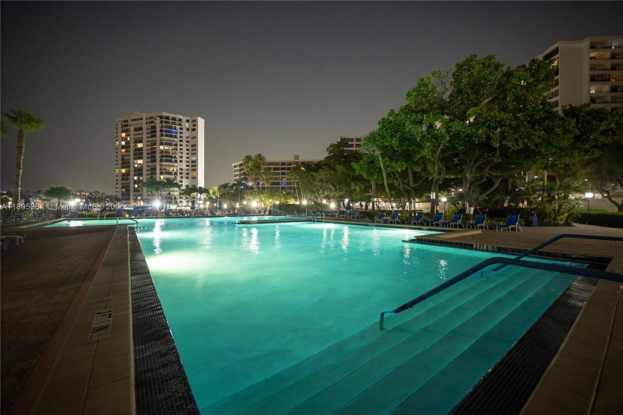 600 Three Islands Blvd, Unit 214, Hallandale Beach, FL 33009 Photo