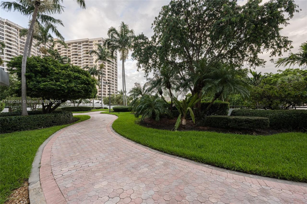 600 Three Islands Blvd, Unit 214, Hallandale Beach, FL 33009 Photo