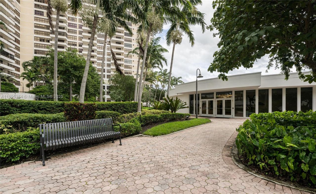 600 Three Islands Blvd, Unit 214, Hallandale Beach, FL 33009 Photo