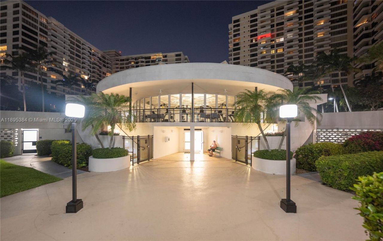 600 Three Islands Blvd, Unit 214, Hallandale Beach, FL 33009 Photo