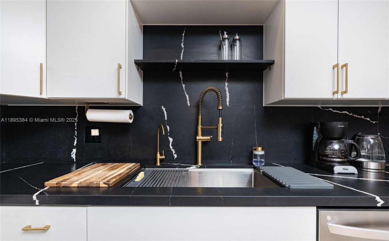 600 Three Islands Blvd, Unit 214, Hallandale Beach, FL 33009 Photo