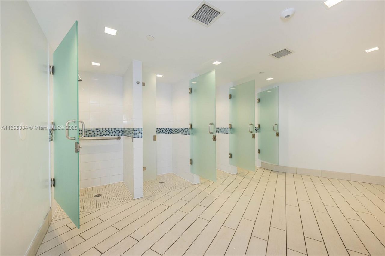 600 Three Islands Blvd, Unit 214, Hallandale Beach, FL 33009 Photo