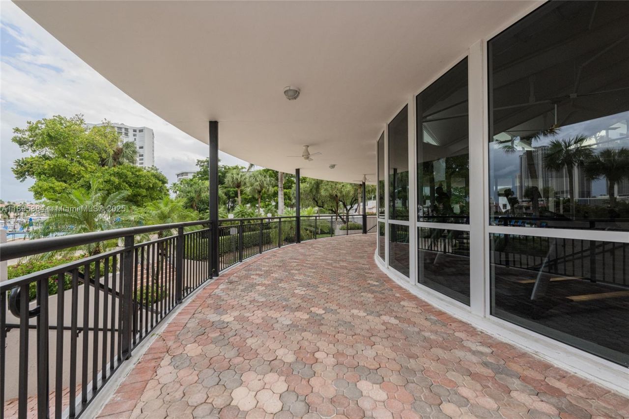 600 Three Islands Blvd, Unit 214, Hallandale Beach, FL 33009 Photo