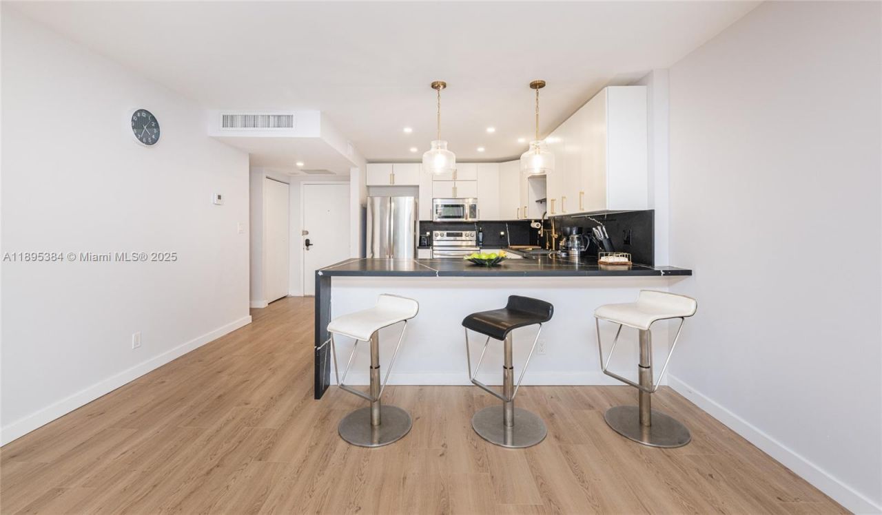 600 Three Islands Blvd, Unit 214, Hallandale Beach, FL 33009 Photo