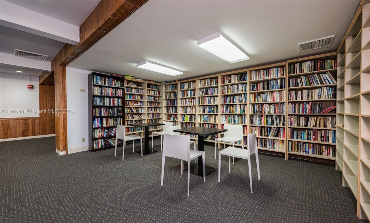 600 Three Islands Blvd, Unit 214, Hallandale Beach, FL 33009 Photo