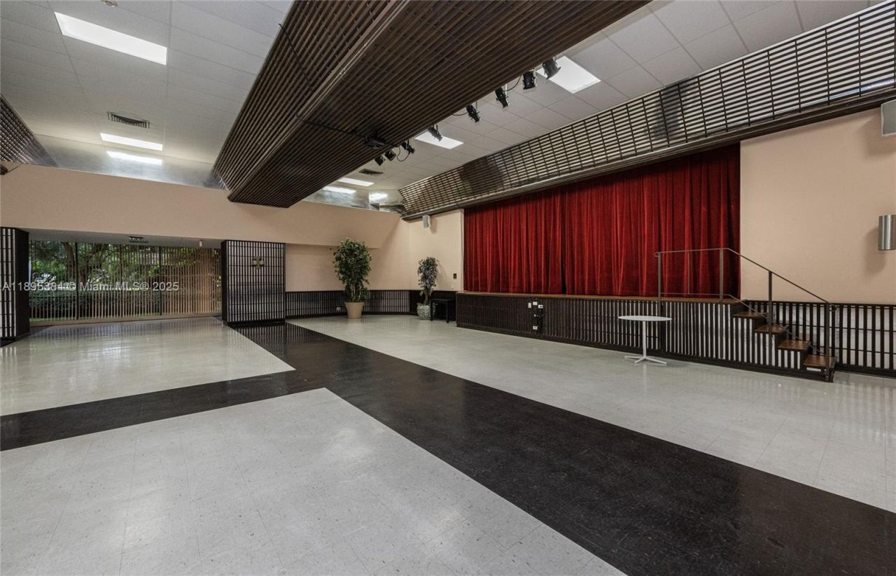 600 Three Islands Blvd, Unit 214, Hallandale Beach, FL 33009 Photo