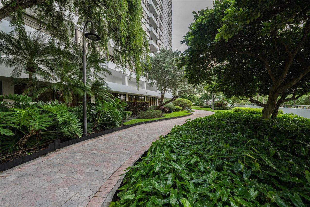 600 Three Islands Blvd, Unit 214, Hallandale Beach, FL 33009 Photo