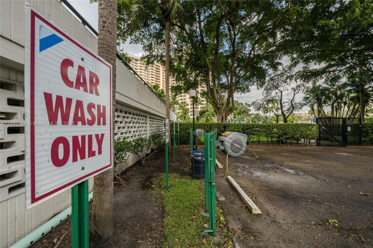 600 Three Islands Blvd, Unit 214, Hallandale Beach, FL 33009 Photo