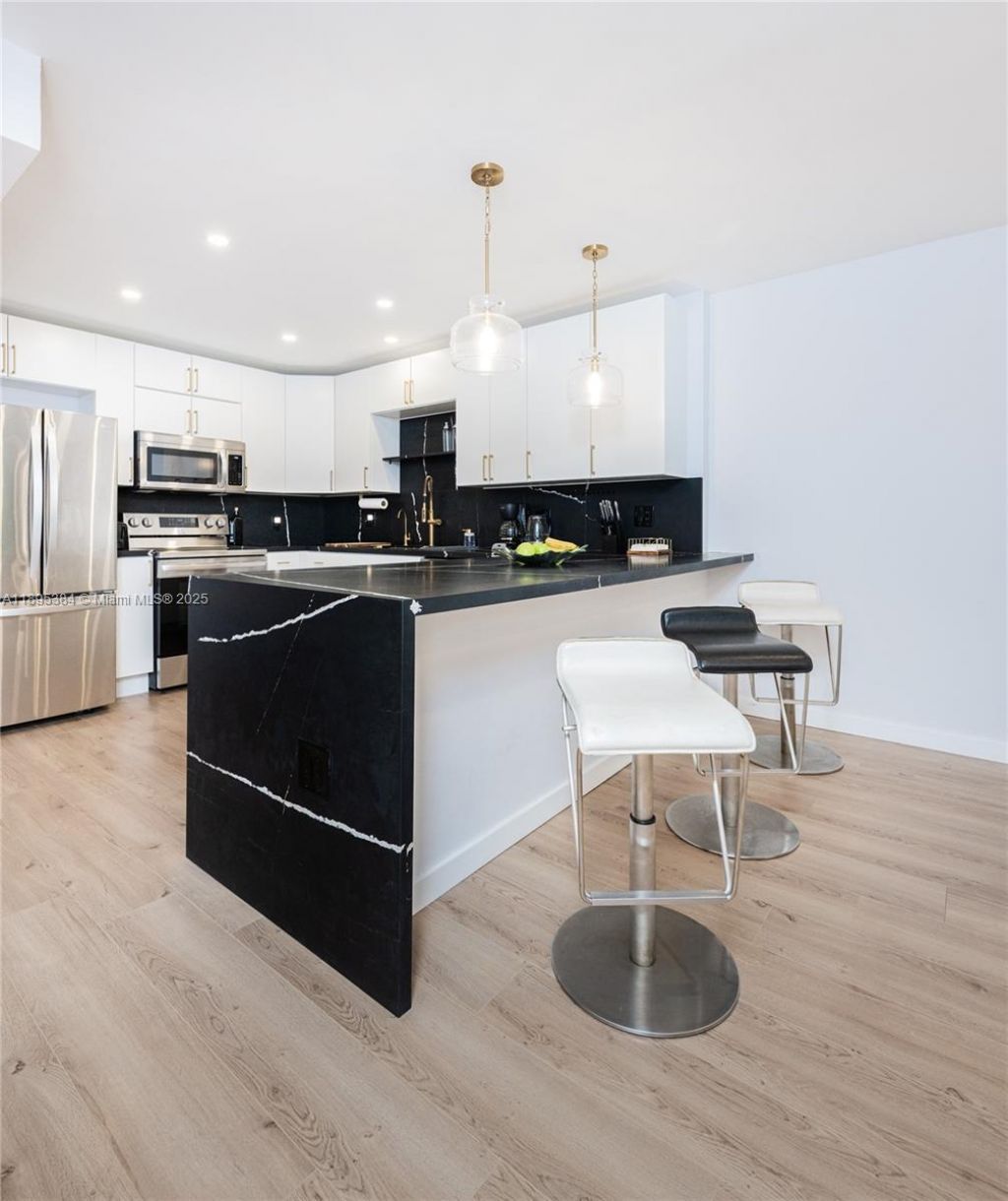 600 Three Islands Blvd, Unit 214, Hallandale Beach, FL 33009 Photo