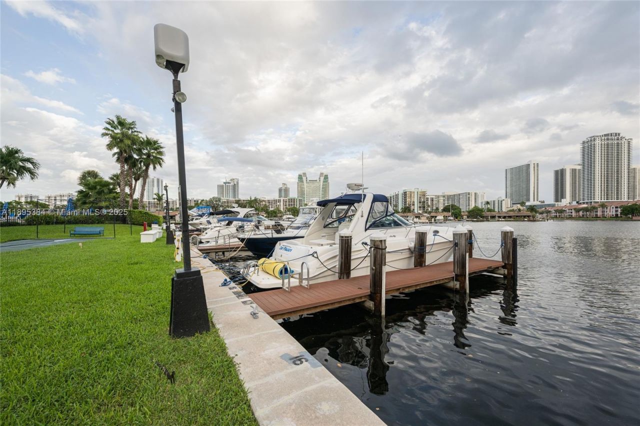 600 Three Islands Blvd, Unit 214, Hallandale Beach, FL 33009 Photo