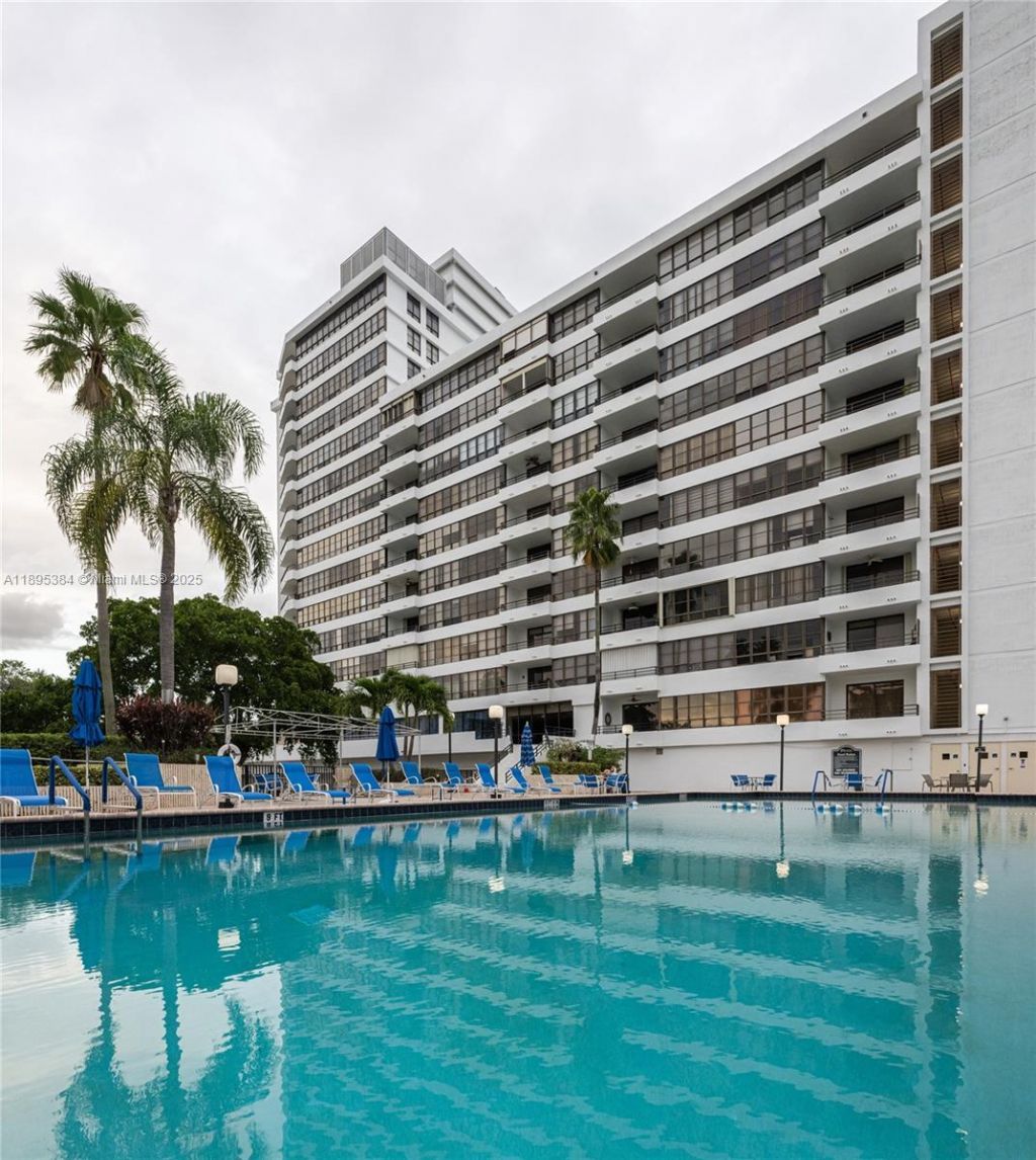 600 Three Islands Blvd, Unit 214, Hallandale Beach, FL 33009 Photo