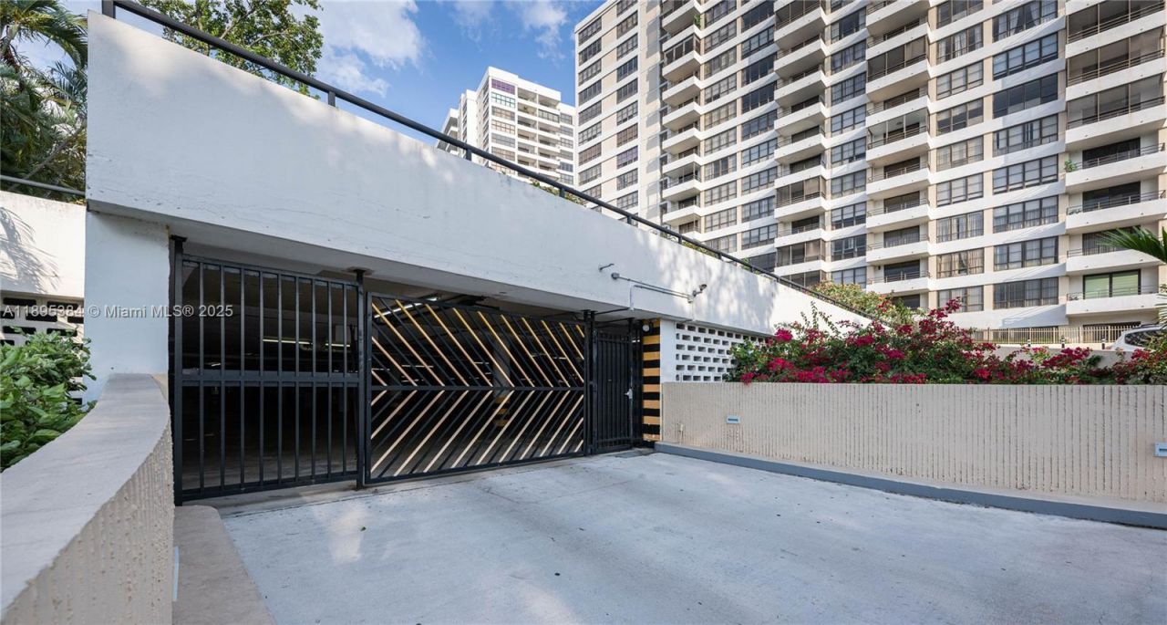 600 Three Islands Blvd, Unit 214, Hallandale Beach, FL 33009 Photo