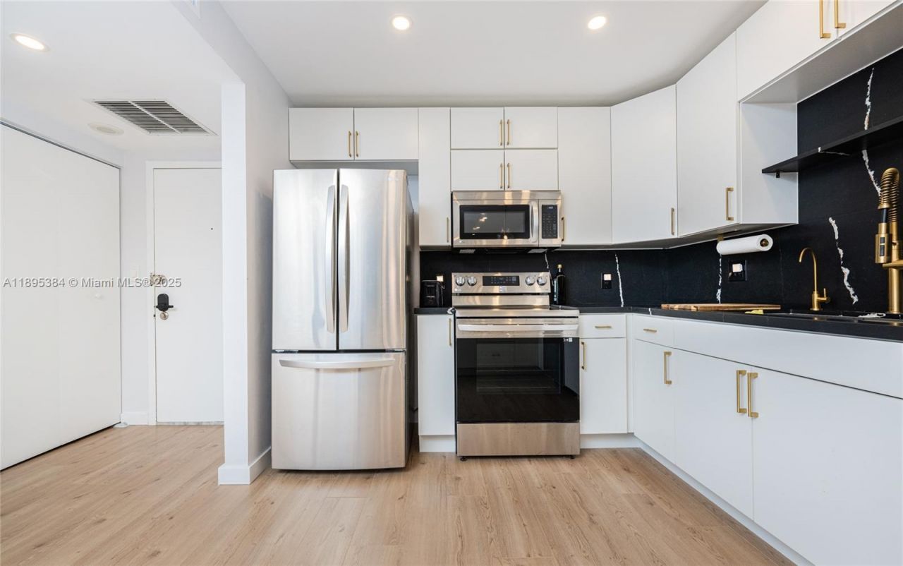 600 Three Islands Blvd, Unit 214, Hallandale Beach, FL 33009 Photo