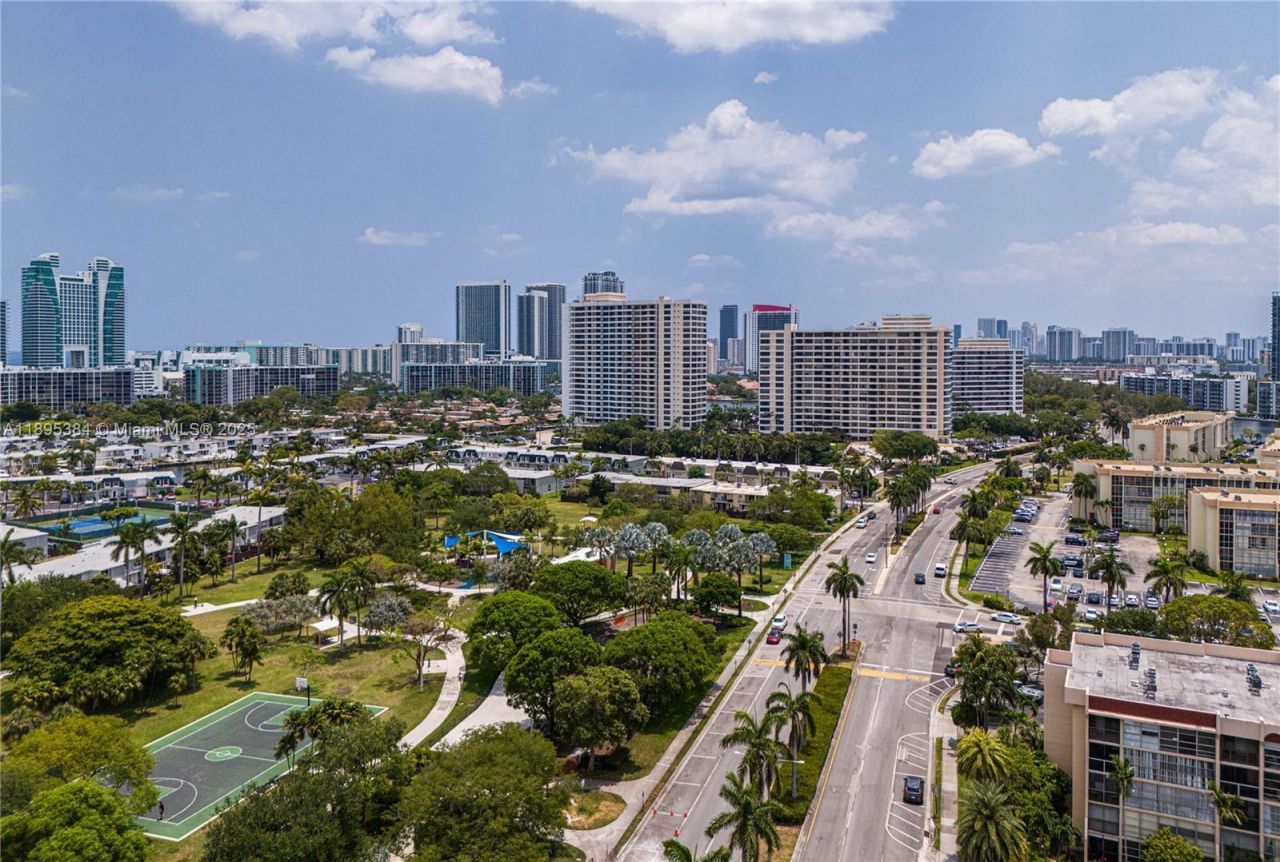 600 Three Islands Blvd, Unit 214, Hallandale Beach, FL 33009 Photo
