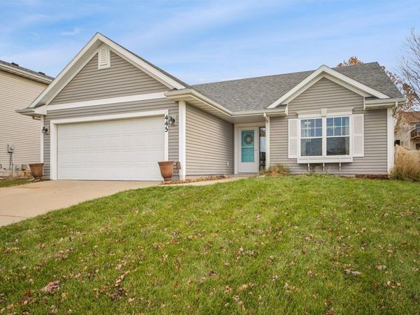 445 Ridgewood Boulevard, Pleasant Hill, IA 50327