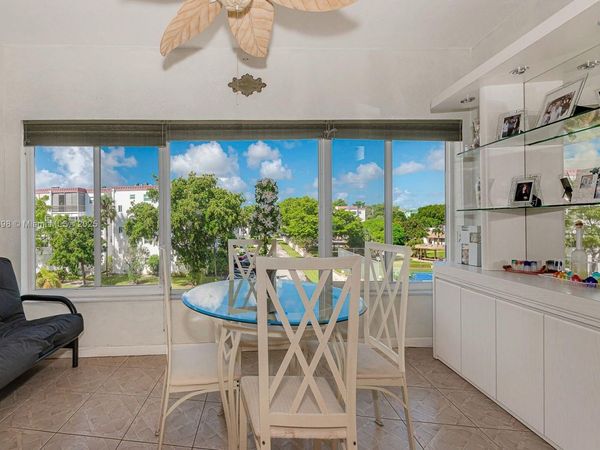 3990 NW 42nd Ave, Unit 302, Lauderdale Lakes, FL 33319