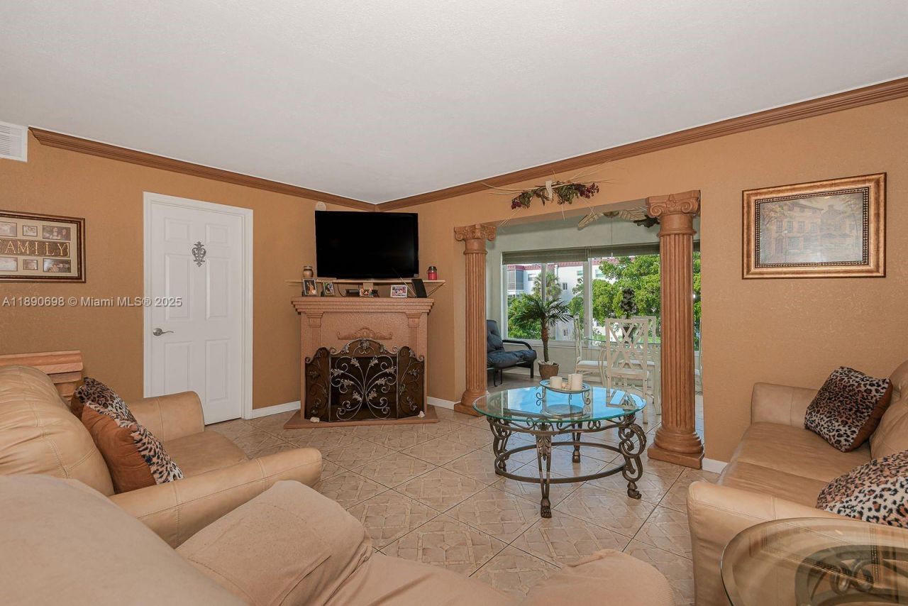 3990 NW 42nd Ave, Unit 302, Lauderdale Lakes, FL 33319 Photo