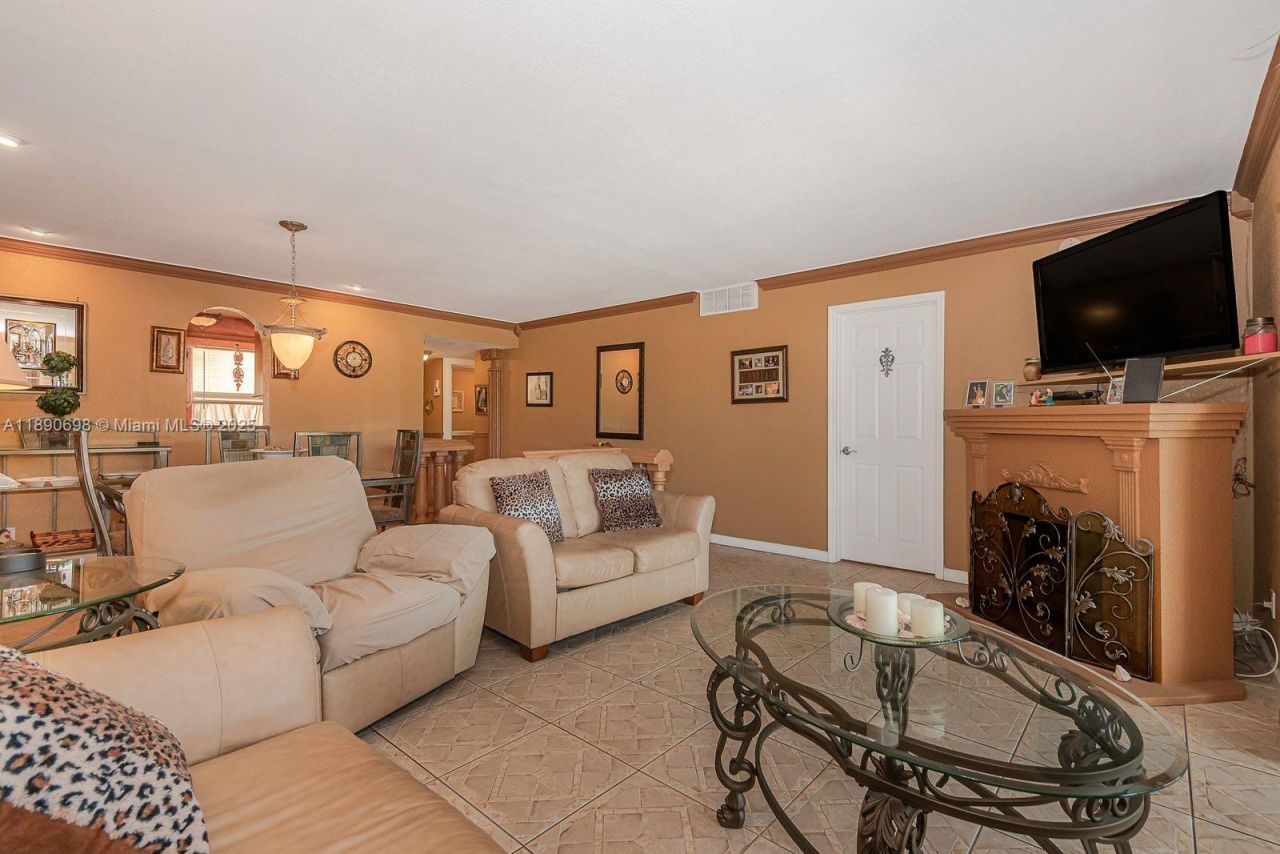 3990 NW 42nd Ave, Unit 302, Lauderdale Lakes, FL 33319 Photo