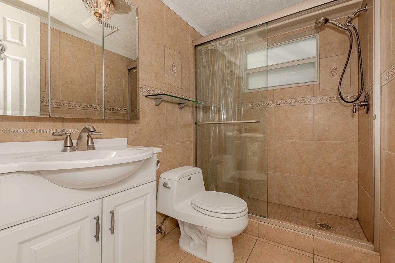 3990 NW 42nd Ave, Unit 302, Lauderdale Lakes, FL 33319 Photo