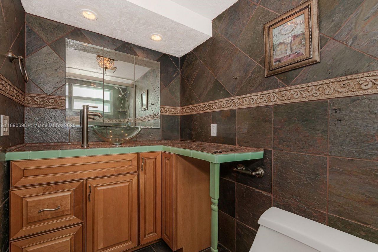 3990 NW 42nd Ave, Unit 302, Lauderdale Lakes, FL 33319 Photo