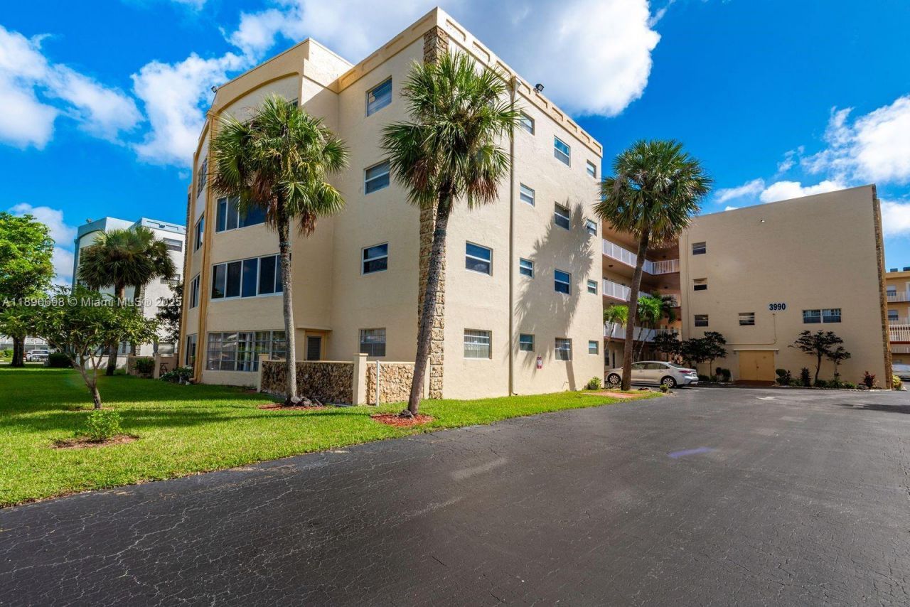 3990 NW 42nd Ave, Unit 302, Lauderdale Lakes, FL 33319 Photo