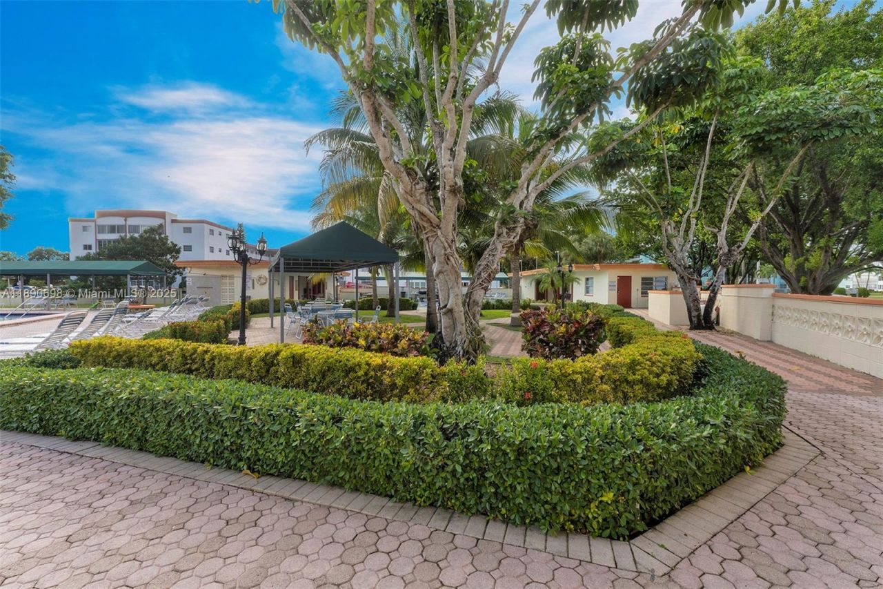 3990 NW 42nd Ave, Unit 302, Lauderdale Lakes, FL 33319 Photo