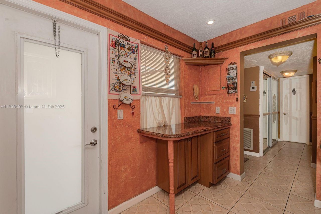 3990 NW 42nd Ave, Unit 302, Lauderdale Lakes, FL 33319 Photo