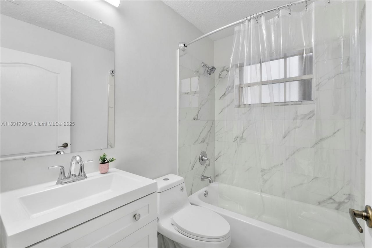 10350 SW 166th Ct, Miami, FL 33196 Photo