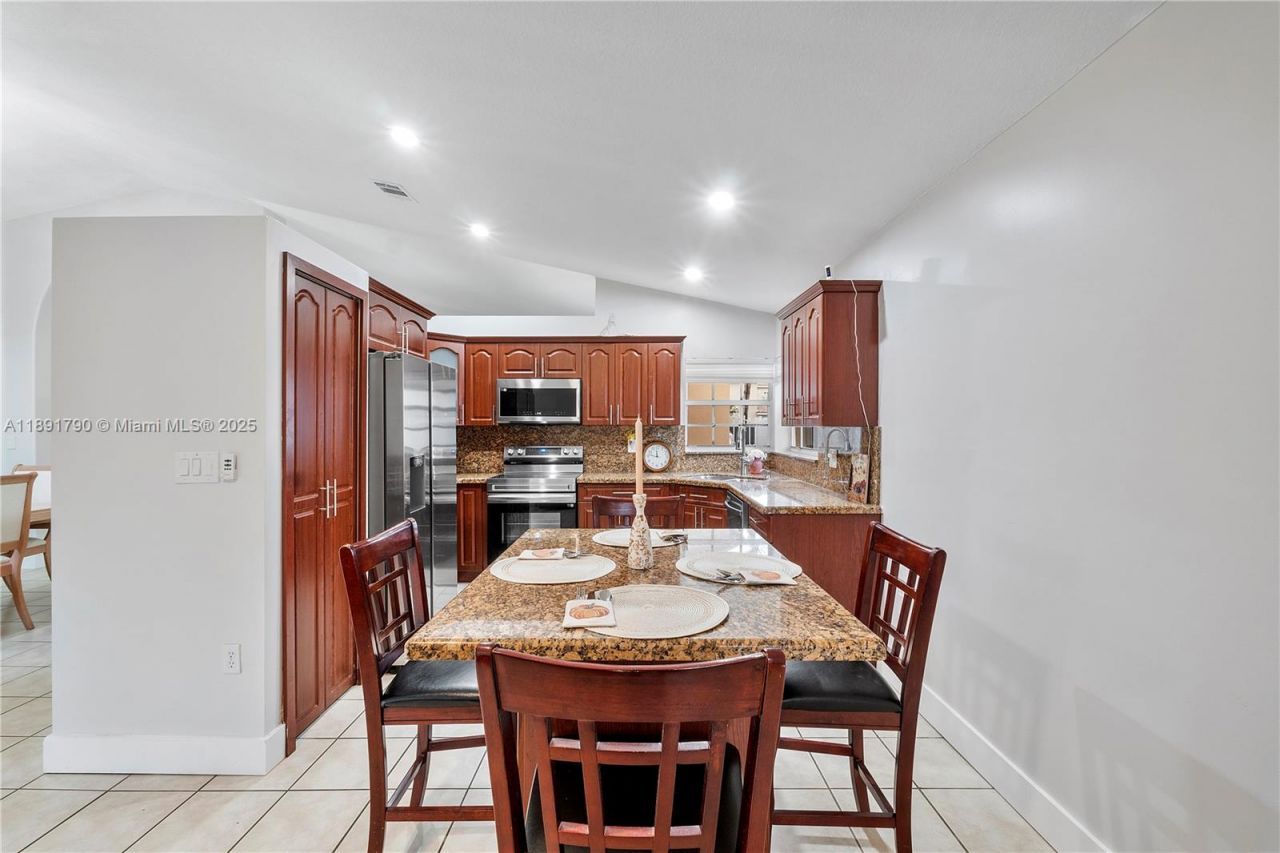 10350 SW 166th Ct, Miami, FL 33196 Photo