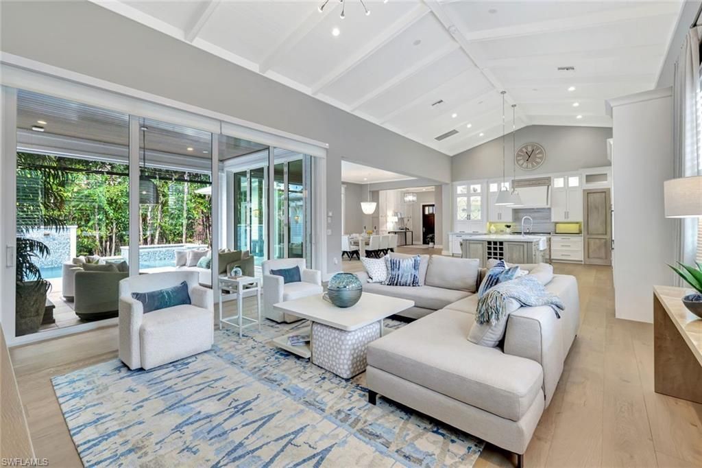 160 Broad Ave S, Naples, FL 34102 Photo