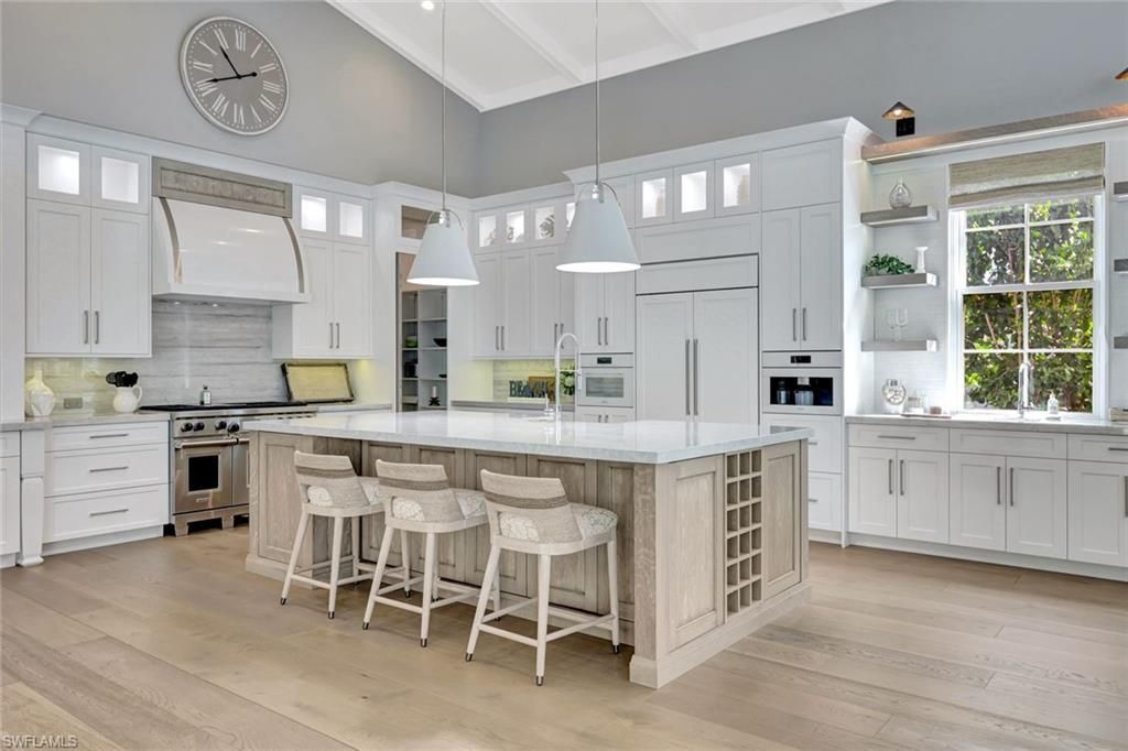 160 Broad Ave S, Naples, FL 34102 Photo
