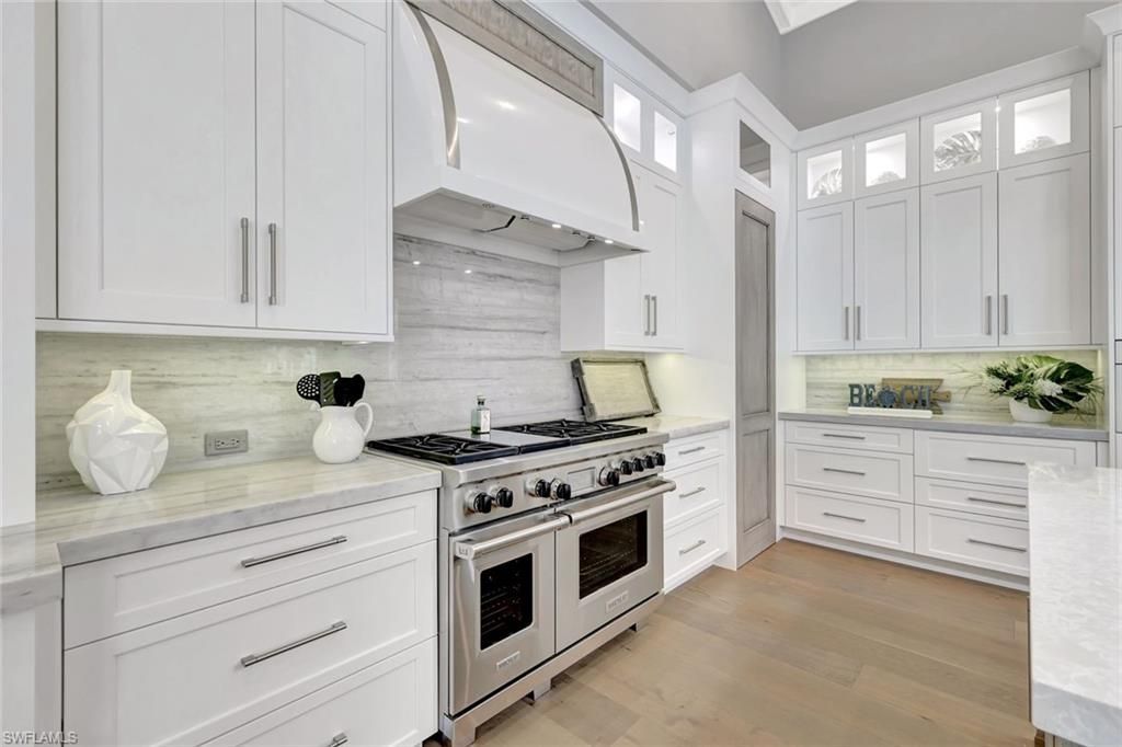 160 Broad Ave S, Naples, FL 34102 Photo