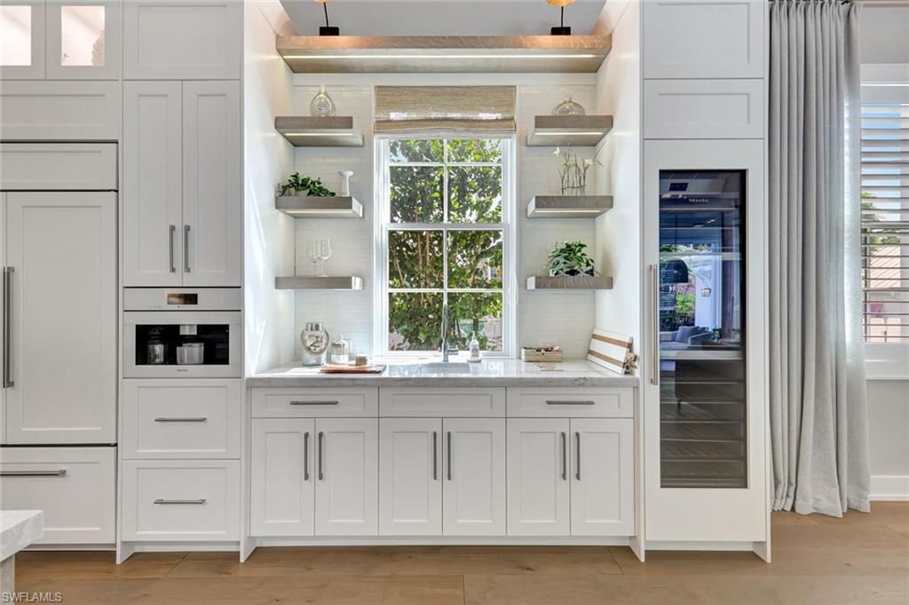 160 Broad Ave S, Naples, FL 34102 Photo