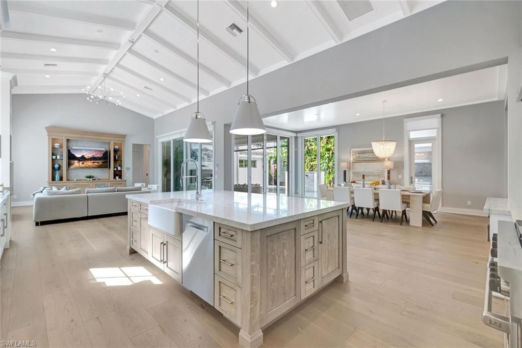 160 Broad Ave S, Naples, FL 34102 Photo