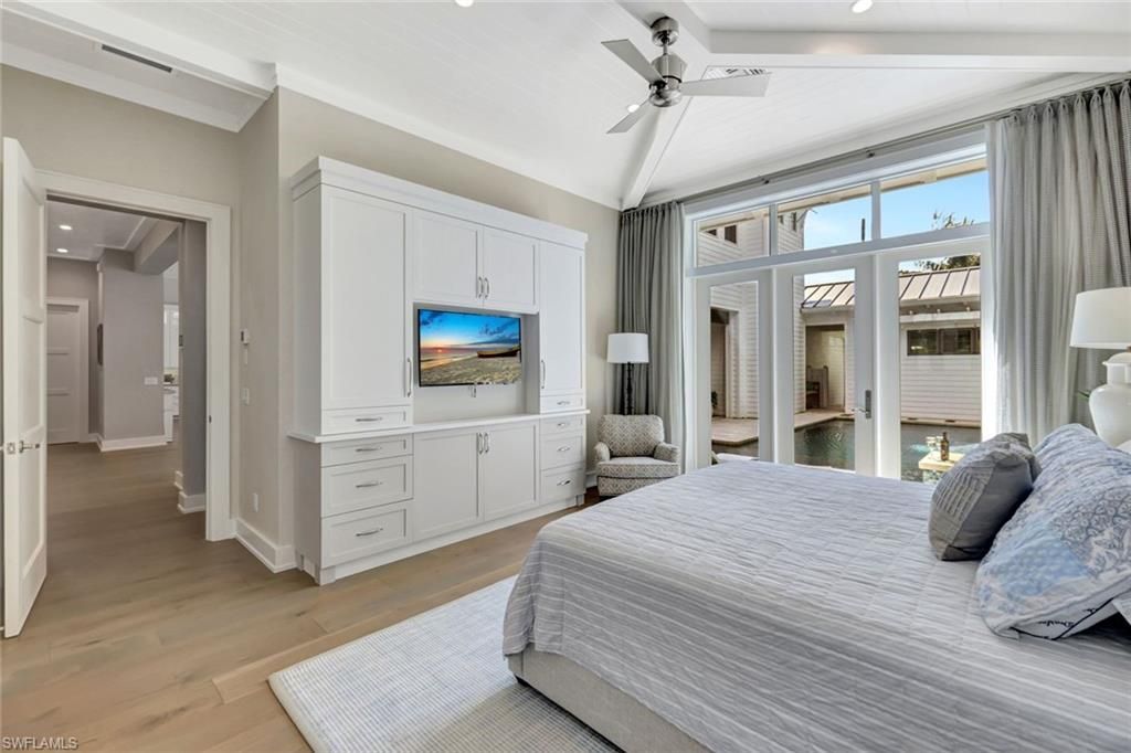 160 Broad Ave S, Naples, FL 34102 Photo